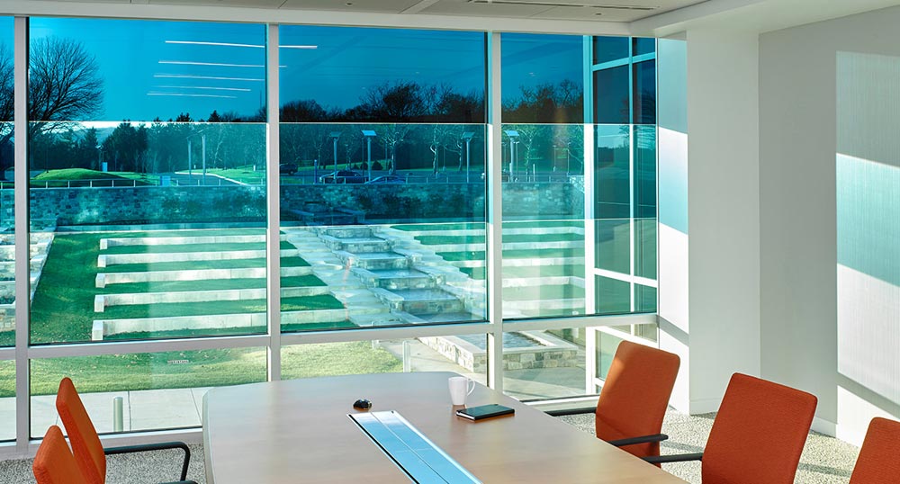 This SageGlass® configuration allows for three different zones of tinting within one pane of glass, maximizing daylight and providing unobstructed views of the natural environment. Courtesy of Saint-Gobain. Photos © Jeffrey Totaro, 2016
