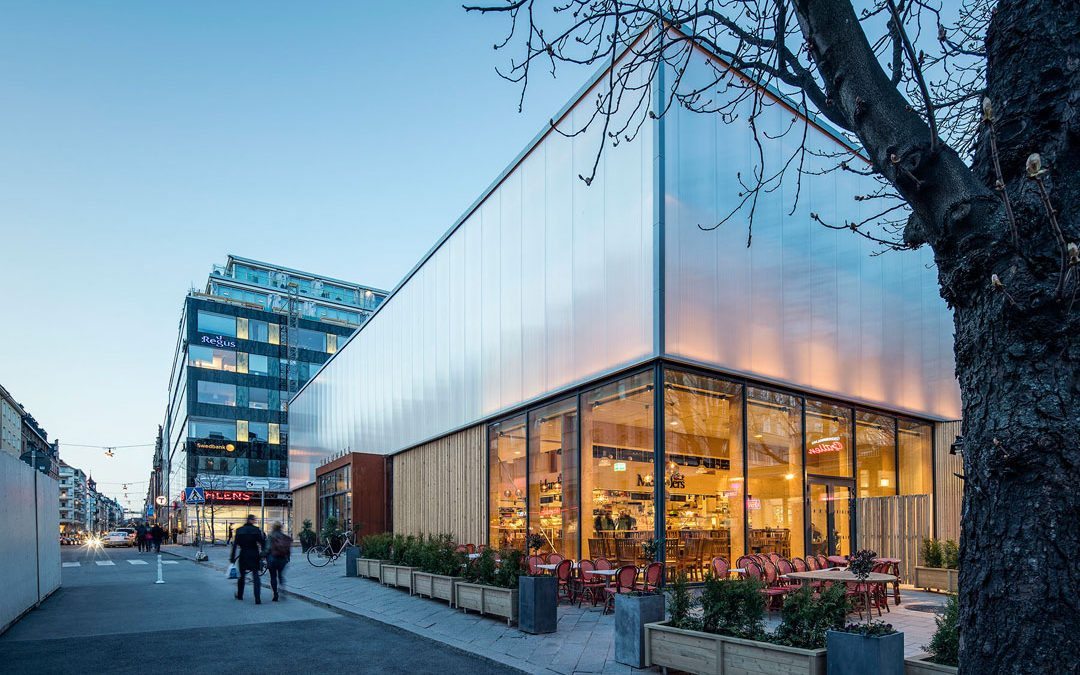 Temporary ‘wooden box’ becomes attractive market hall