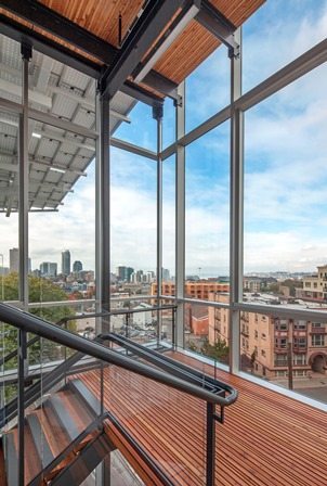 The signature design element of the six-story Bullitt Center in Seattle is the “irresistible stairway,” featuring Starphire glass by Vitro Glass, providing panoramic views of Seattle and Puget Sound. Photos © 2014 Tom Kessler. All Rights Reserved.