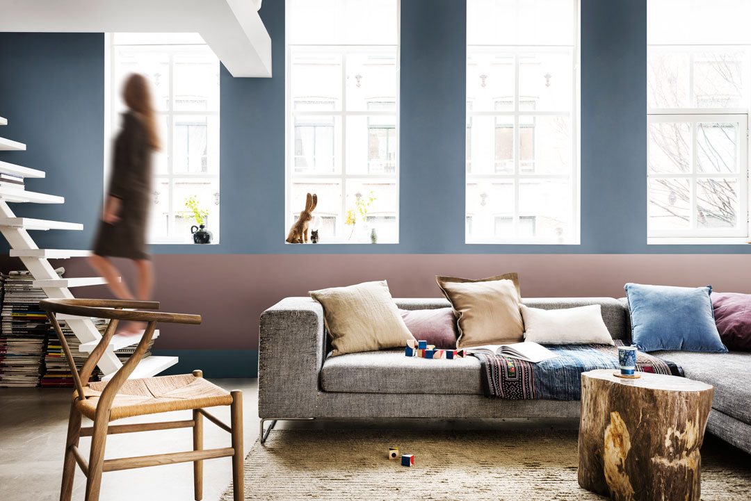 The Inviting Home palette is for those who seek to bond with the people that matter to them most. Cool shades of blue encourage a clear-headed approach to life, while easy-going neutrals and sea-green support the need for connection.