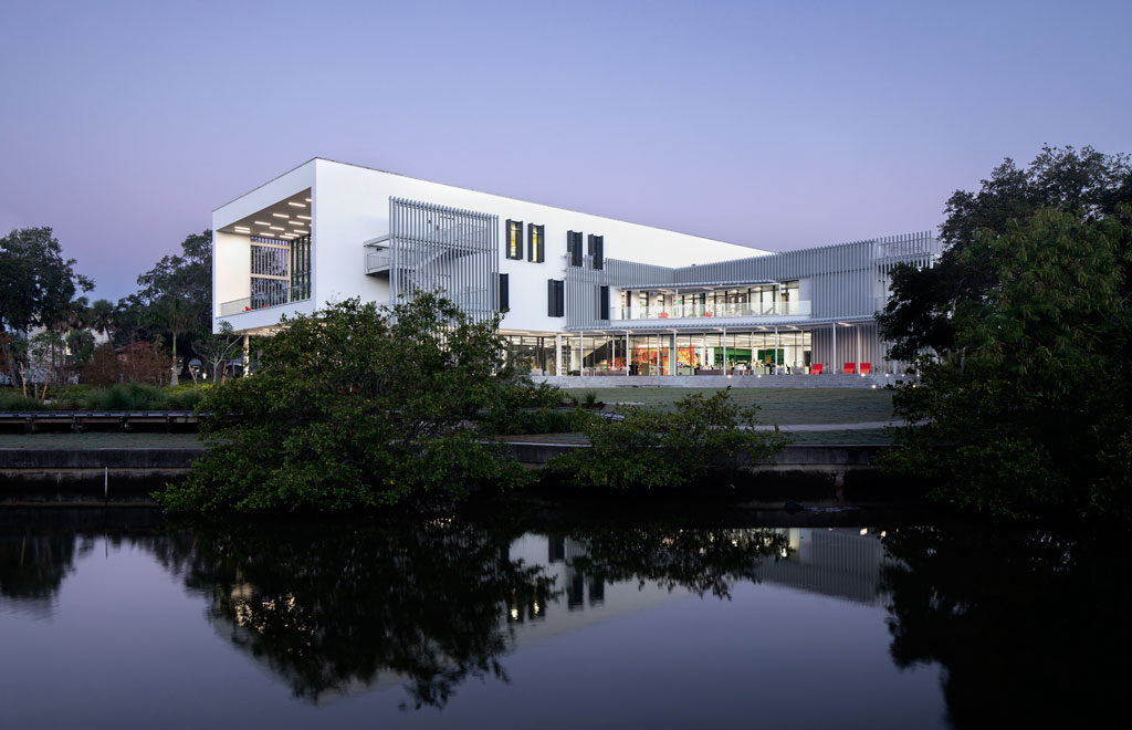 The Alfred R. Goldstein Library covers 49,000 sf—nearly four times the area of the library it replaces. Shepley Bulfinch designed the building to open up views of the surrounding landscape, including previously neglected Whitaker Bayou along the campus' eastern border. (Shepley Bulfinch, design architect; Sweet Sparkman, associate architect). Photo credit: Jeremy Bitterman