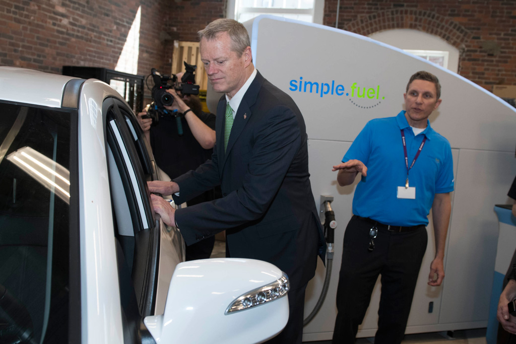 Charlie Baker, Governor of Massachusetts, take a behind-the-scenes tour of Greentown Labs. Photo credit: Bill McCormack