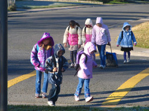 Children Crossing Street, Courtesy of Dan Burden (www.pedbikeimages.org)