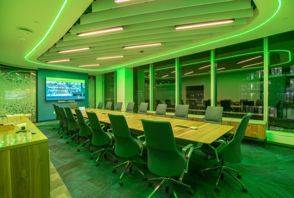 The Corporate Experience Center (CXC) features six customer meeting rooms, each with programmable curved LED lighting and curved glass walls. Photo credit: Warren Patterson Photography