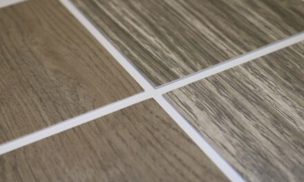 Linetec introduces Aged Light Oak and Aged Dark Oak – two new wood grain finishes for aluminum