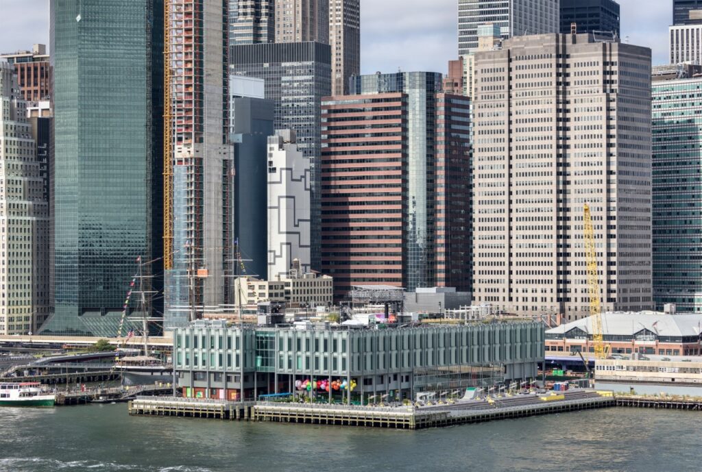 PPG DURANAR® powder coating was used on the newly redesigned Pier 17 at South Street Seaport in New York City, making it the first application of the coating in a challenging marine environment. Photo credit: © Francis Zera