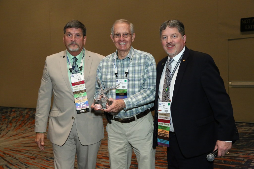Jerry Teitsma receives the IIBEC Lifetime Achievement Award from outgoing President Mike Clark (left) and incoming IIBEC President Bob Card (right). Courtesy of the International Institute of Building Enclosure Consultants (IIBEC)