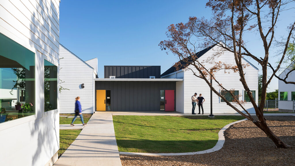 Each building cluster encircles a central courtyard where students from its respective learning community can play or engage in outdoor learning with their peers. Photo credit: © Albert Verceka/Esto