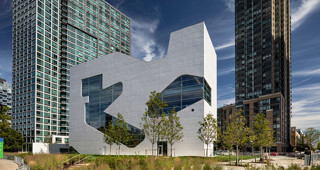 Hunters Point Library brings community-devoted space to the Long Island City waterfront