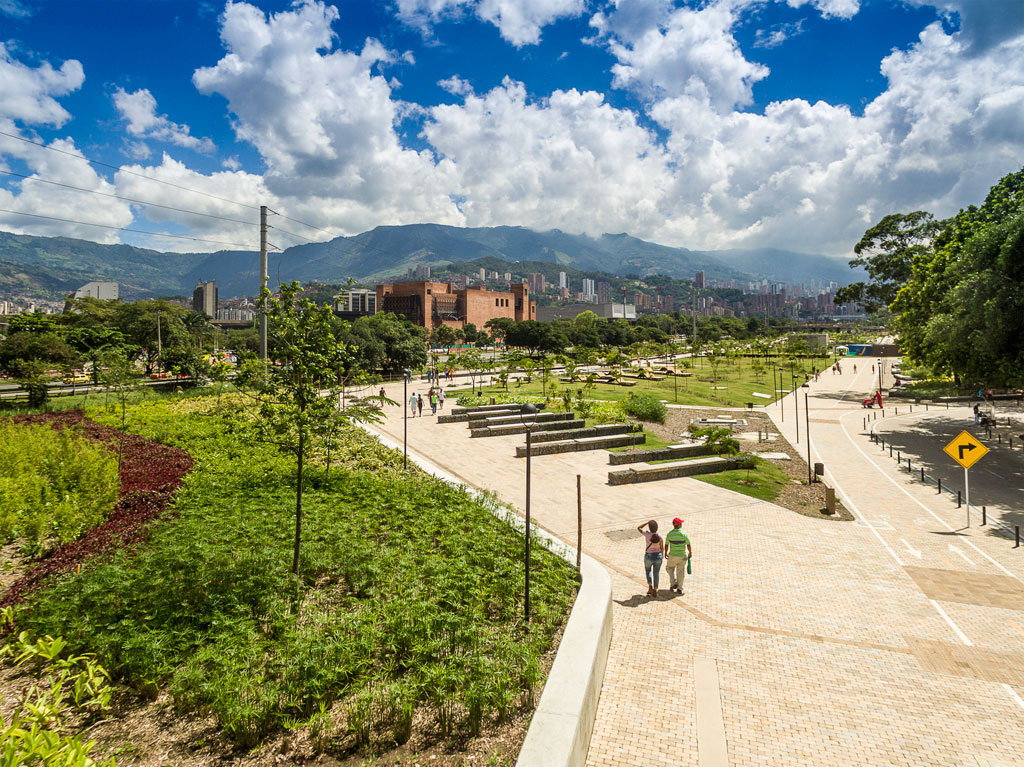 Medellin River Parks / Botanical Park Masterplan by Sebastián Monsalve Arquitectura. Credit: by ALEJANDRO ARANGO