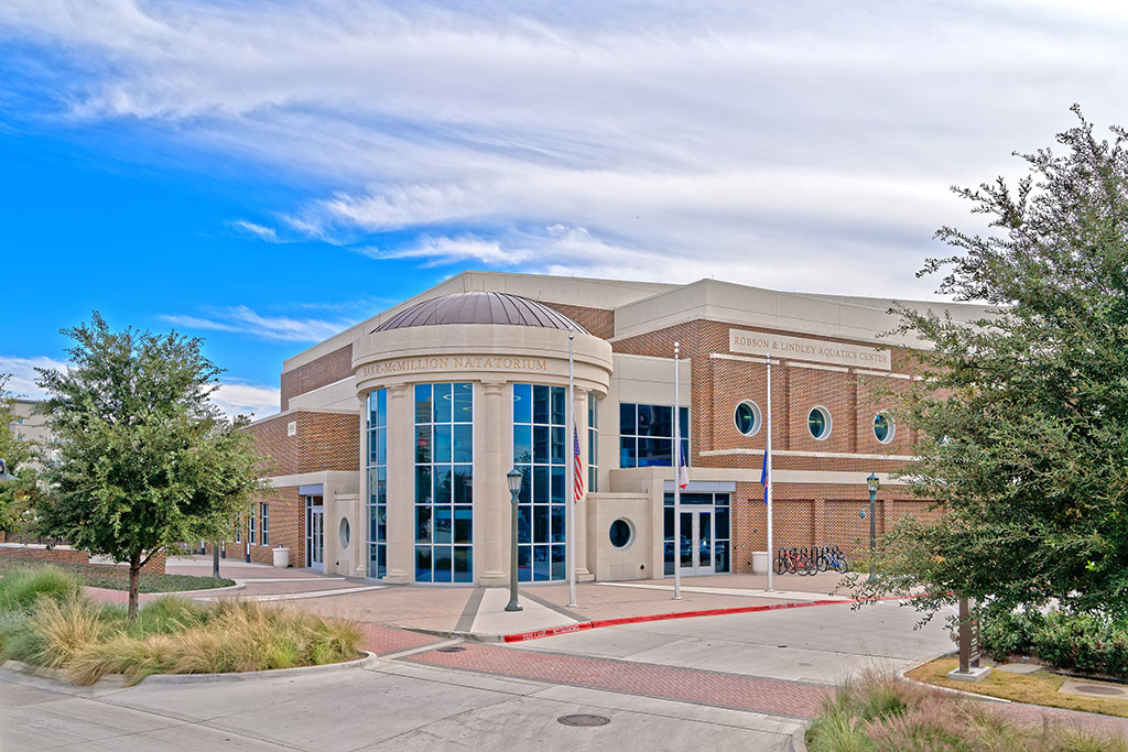 Southern Methodist University's new Robson & Lindley Aquatics Center and Barr-McMillion Natatorium in Dallas. Photo credit: Joe Hernandez, courtesy of Tubelite Inc.