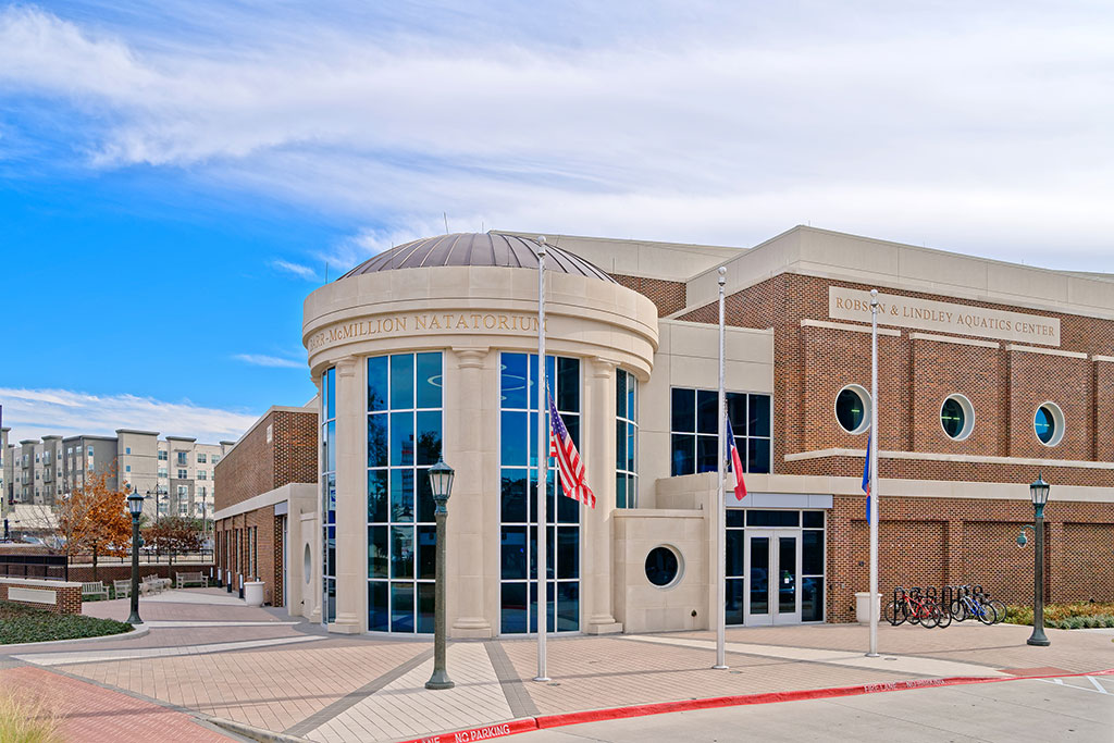 Southern Methodist University's new Robson & Lindley Aquatics Center and Barr-McMillion Natatorium in Dallas. Photo credit: Joe Hernandez, courtesy of Tubelite Inc.