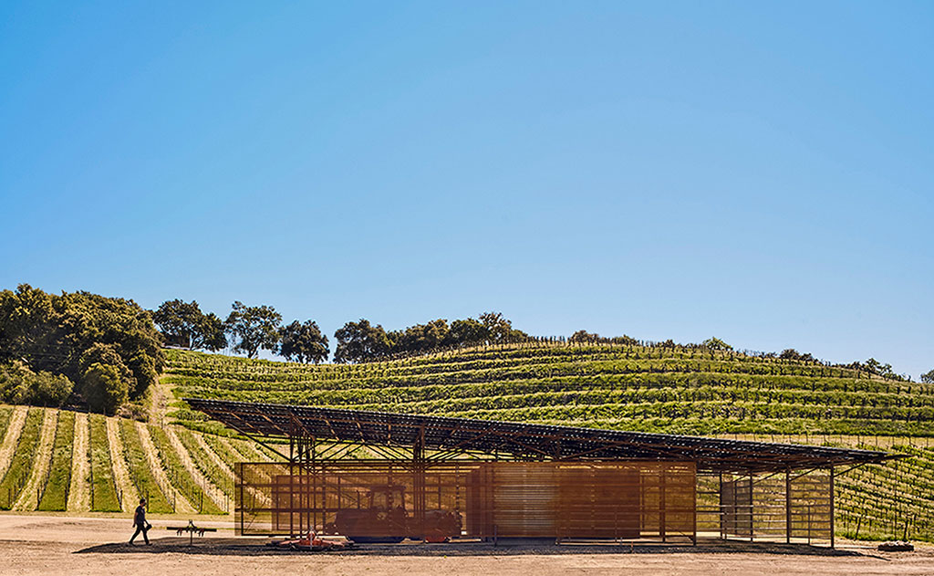 The Saxum Vineyard Equipment Barn, an off-the-grid agricultural building for the 21st century