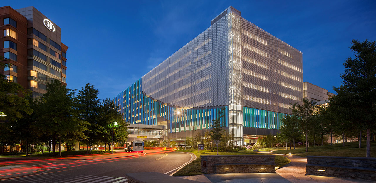 Logan International Airport, Walkway and West Garage. Client: Massport; design collaboration: Arrowstreet, Inc.; engineer: WSP| Parsons Brinckerhoff; general contractor: Turner Construction Company; façade manufacturer: EXTECH; façade installer: Ipswich Bay Glass Company; and façade finisher: Linetec. Photo credit: William Horne and EXTECH