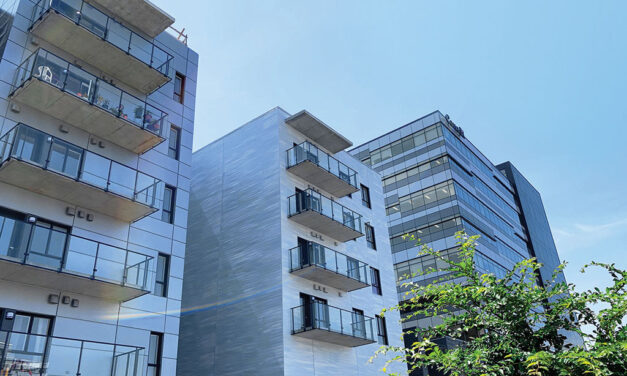 Quebéc City eco-district 70-unit apartment employs green roof, structural thermal breaks