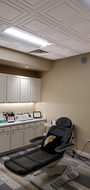 The lightweight decorative ceilings are stain-resistant and fully washable, a hygienic product that can be used throughout the clinic. Photo credit: Debbie Strong Photography 
