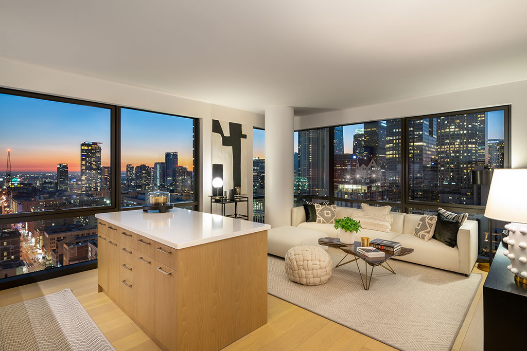 A Perla corner residence with city views. Photo by Hunter Kerhart.